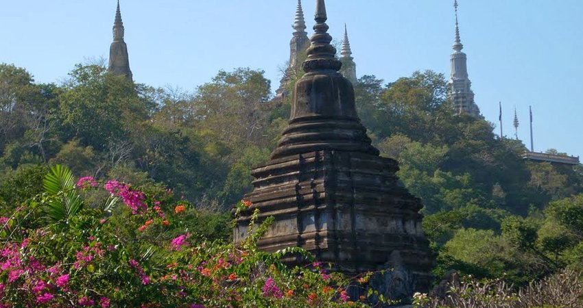 Private Oudong Temples and Phnom Prasith Tour from Phnom Penh